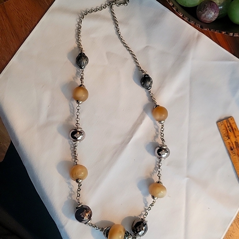 Chunky 80s statement necklace